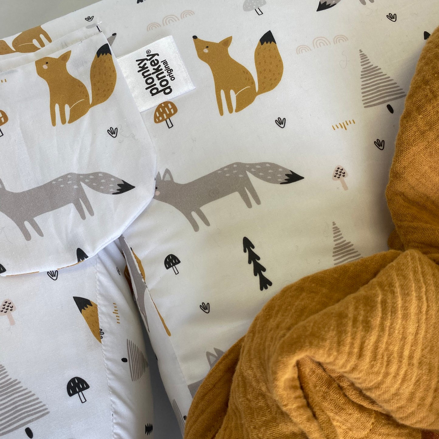 Scandi Fox (gold)